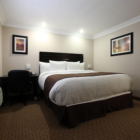 Raincross Hotel Ривърсайд Стая снимка